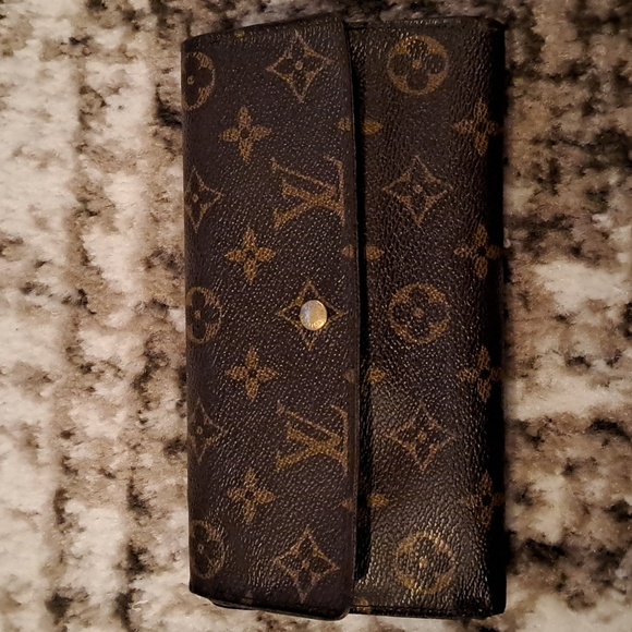 Louis Vuitton International Wallet - Picture 1 of 10